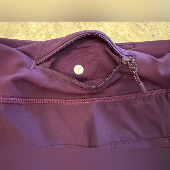 Lululemon Speed Up Shorts LR 2.5” size 6 - Picture 5 of 8